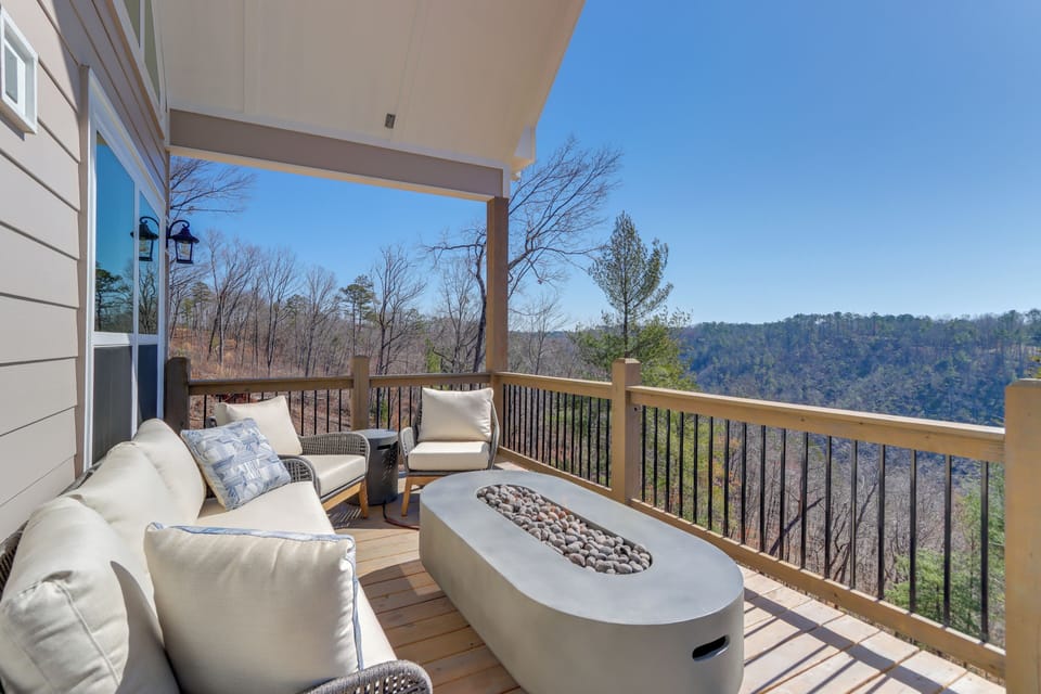 Ellijay Vacation Rental | 3BR | 3BA | Stairs Required | 2,840 Sq Ft