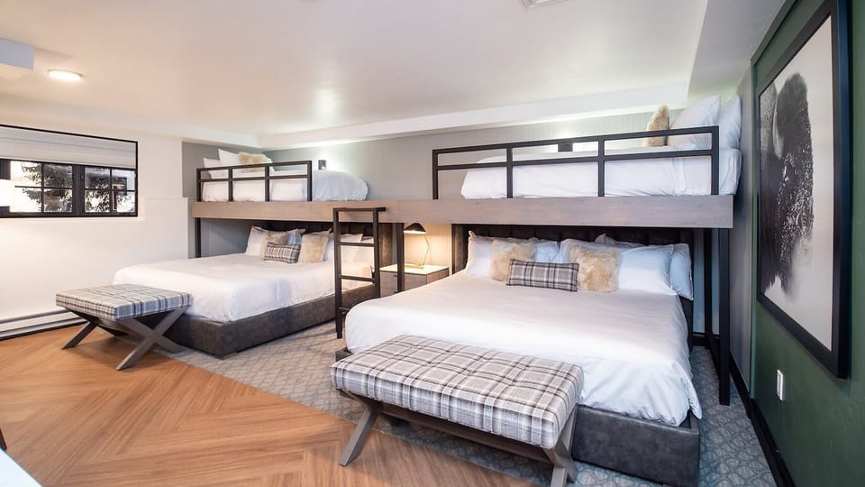 2 King beds and Twin bunk beds