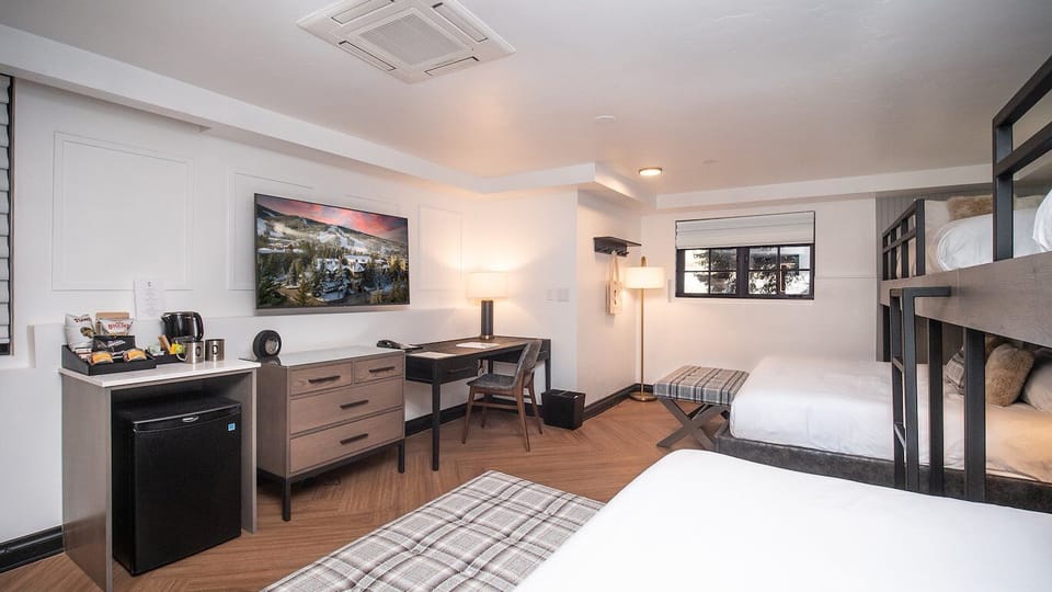 2 King beds and Twin bunk beds
