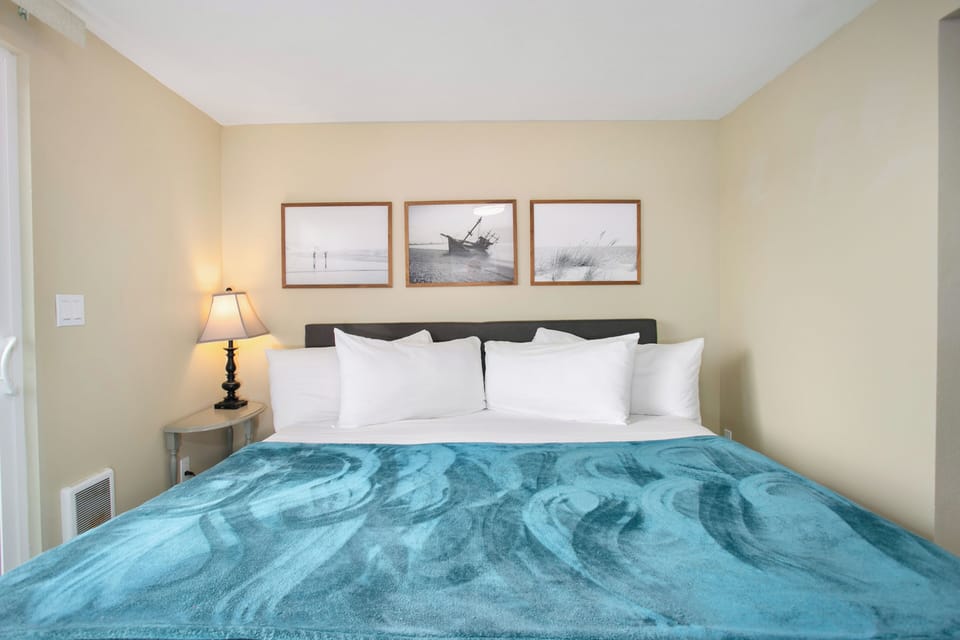 Bright mornings and cozy evenings await 🌤️