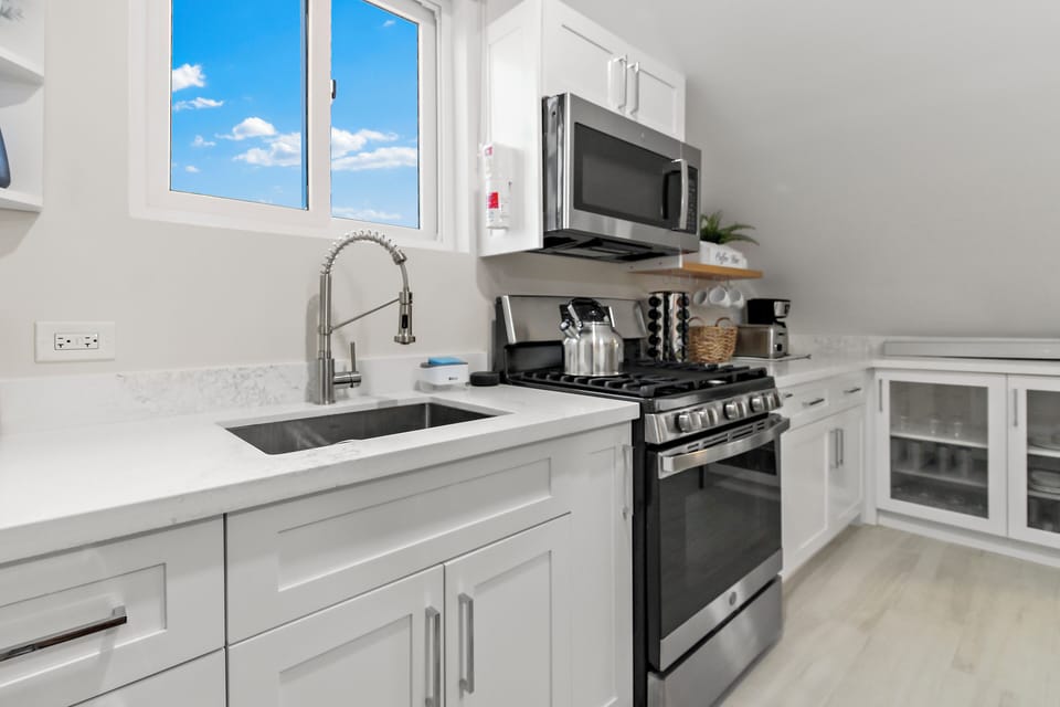 Full kitchen