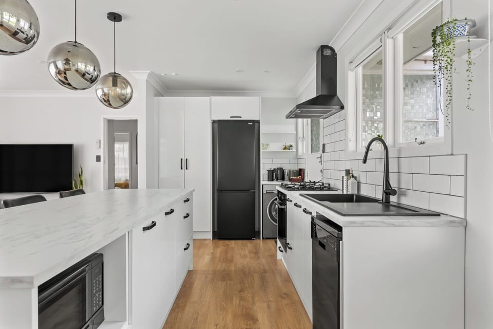 Modern Fully Equipped Kitchen
