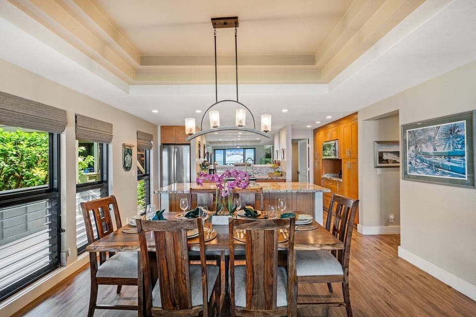 6 seater dining table, perfect for family breakfast and dinner