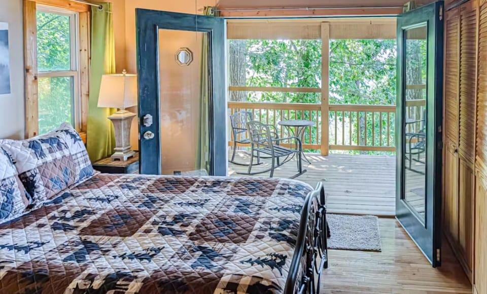 Main floor king bedroom with direct access to the furnished deck and scenic Western North Carolina backdrop