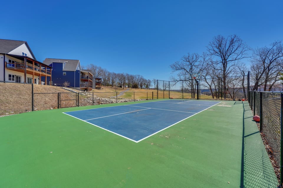 Grand Legacy at Thousand Hills | Community Amenities | Tennis/Basketball Court
