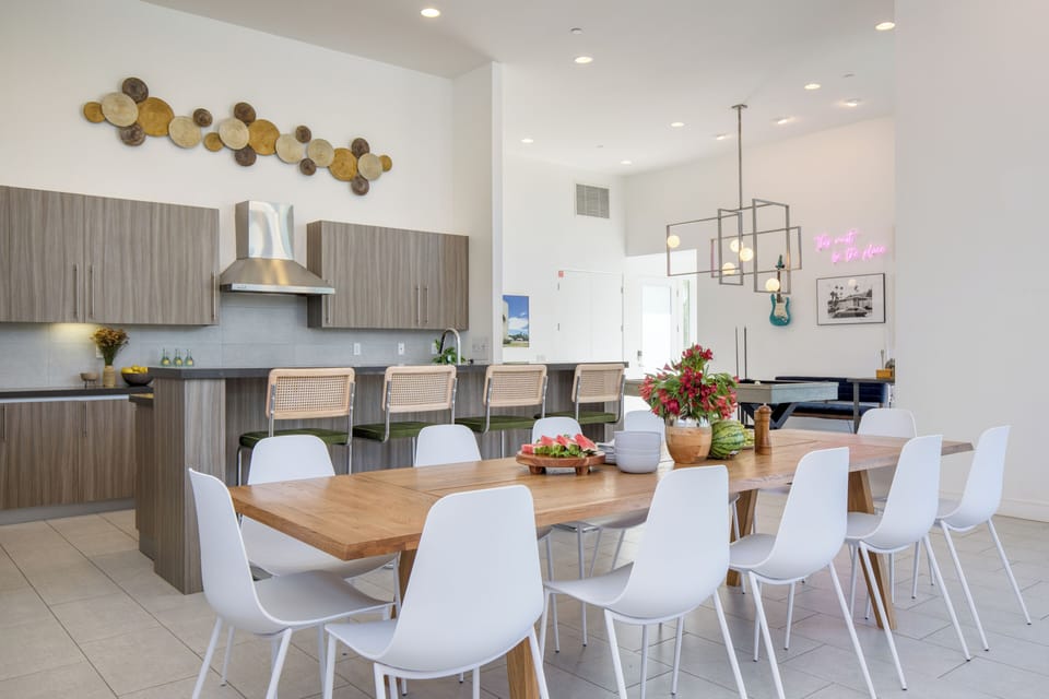 Space enough for a group. (Polo Villa 4)