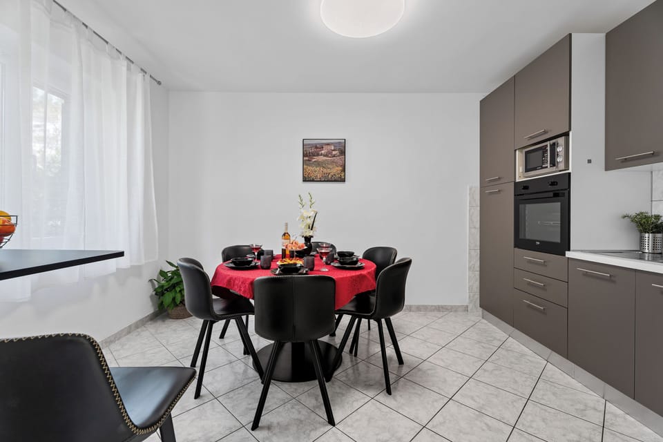 Enjoy a feast around the dining table