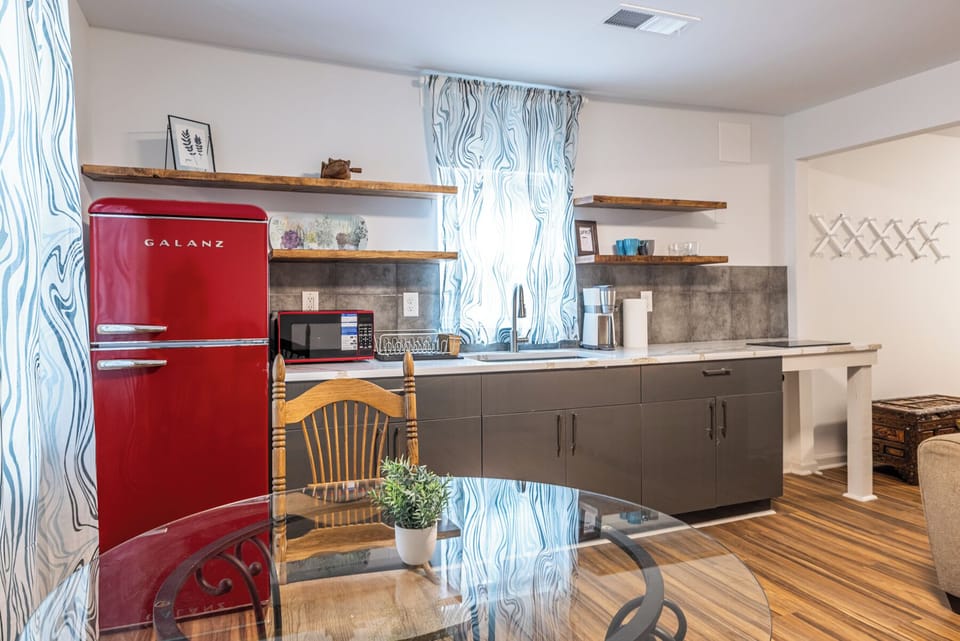 Clean, uncluttered, and stocked with everyday necessities—this kitchen keeps things easy and functional.