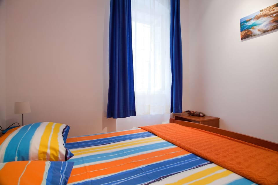 Bedroom with a queen sized bed