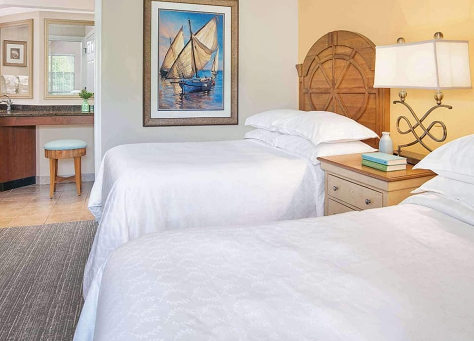 2nd bedroom has one queen OR 2 Full 