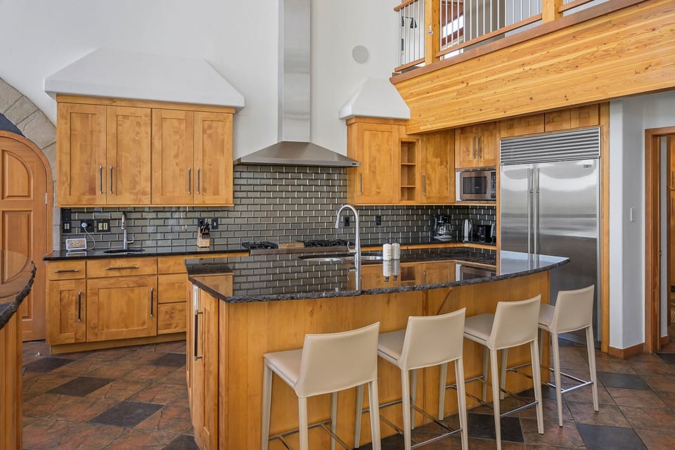 Kitchen with Island Bar Seating for 4