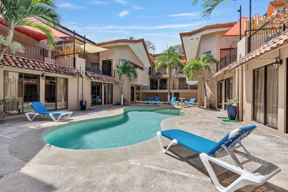 Community Pool: Sunlit afternoons that turn into easy evenings.