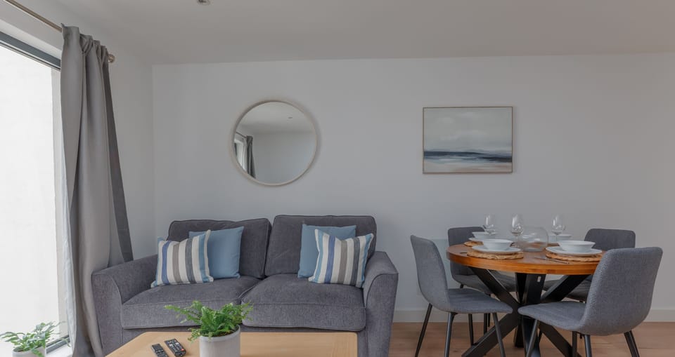 The well equipped living room has a modern and comfortable style