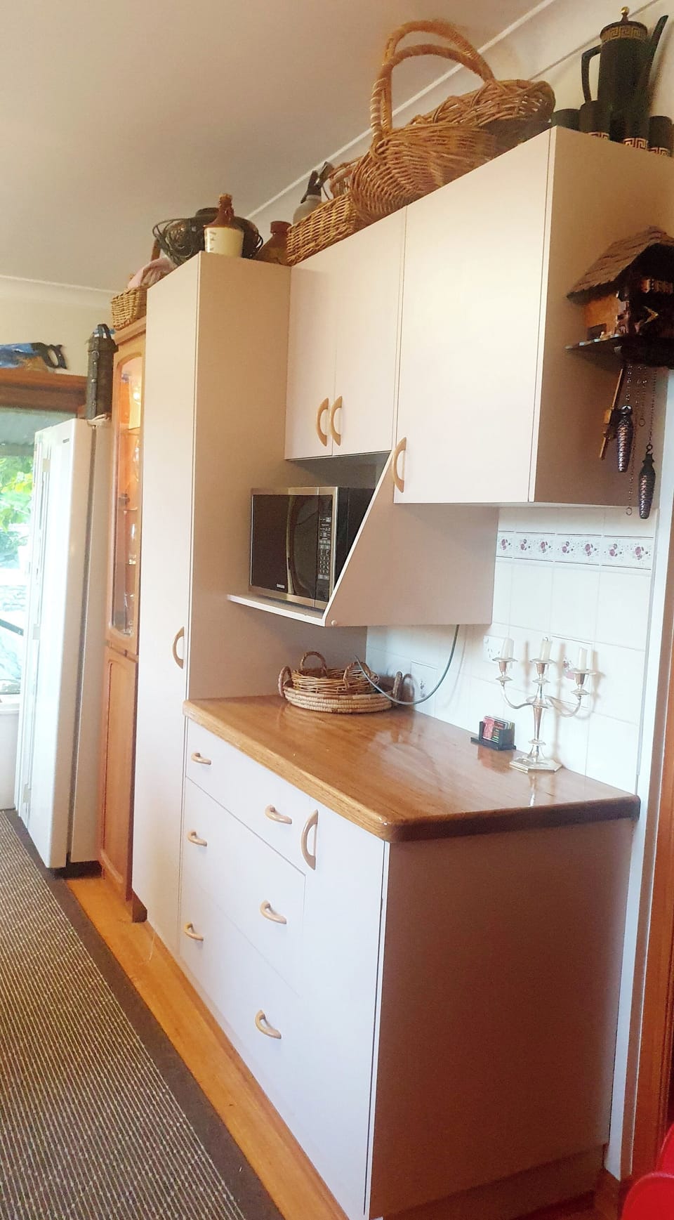 Well equipped kitchen. 