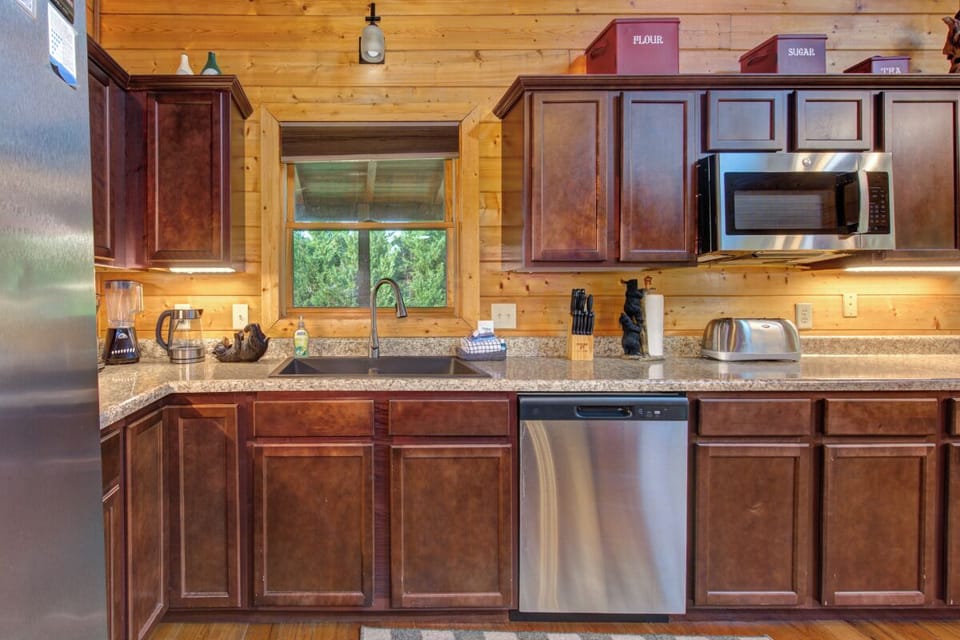 Honey Bear's fully equipped kitchen