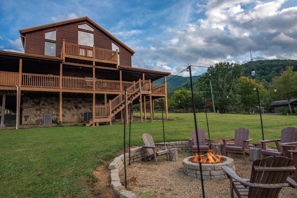 Honey Bear's crackling firepit