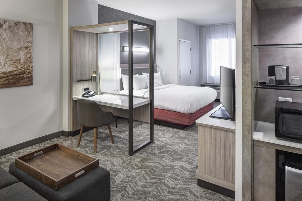 Comfortable Room w/ King size bed