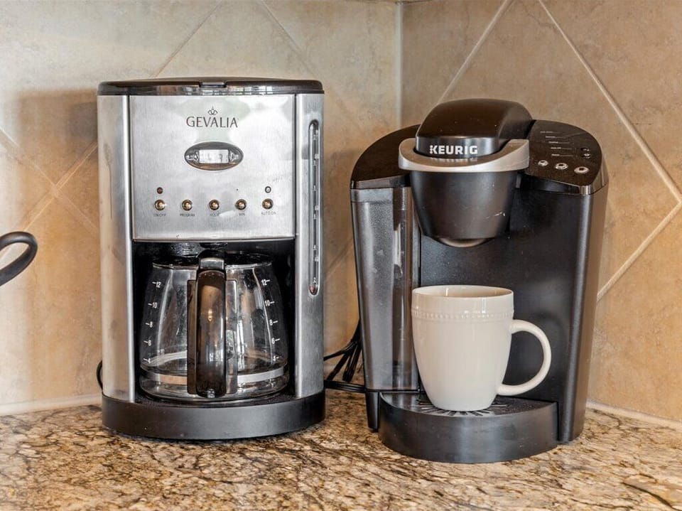 Drip coffee maker and keurig