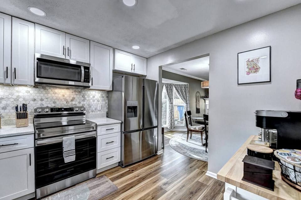 Full size appliance in fully stocked kitchen