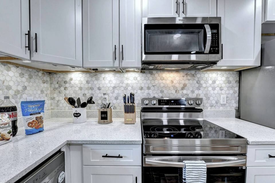 Electric oven, microwave, under counter lighting in kitchen