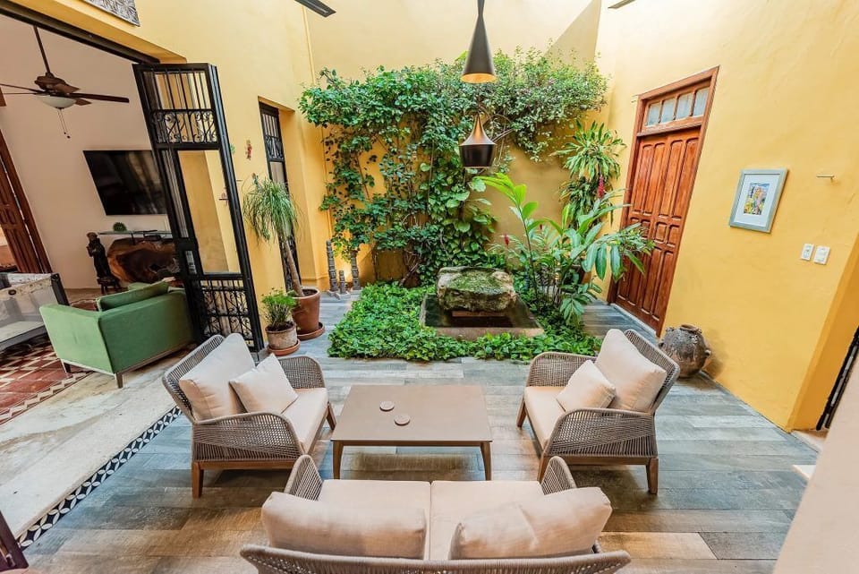 Courtyard 1024x684