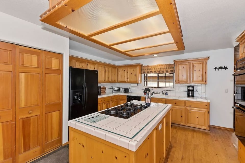 The cabin has a large kitchen area to make your favorite meals. All the major cooking appliances are provided, along with a dishwasher.