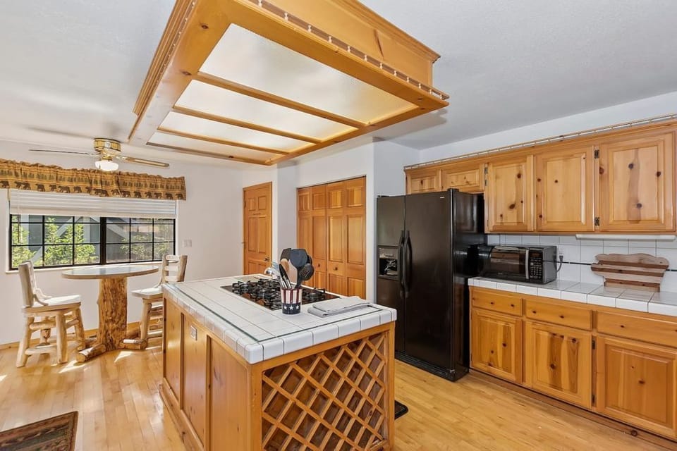 The cabin has a large kitchen area to make your favorite meals. All the major cooking appliances are provided, along with a dishwasher.
