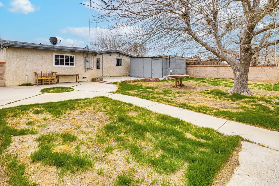 Property Exterior | Fenced-In Yard | Outdoor Dining Tables