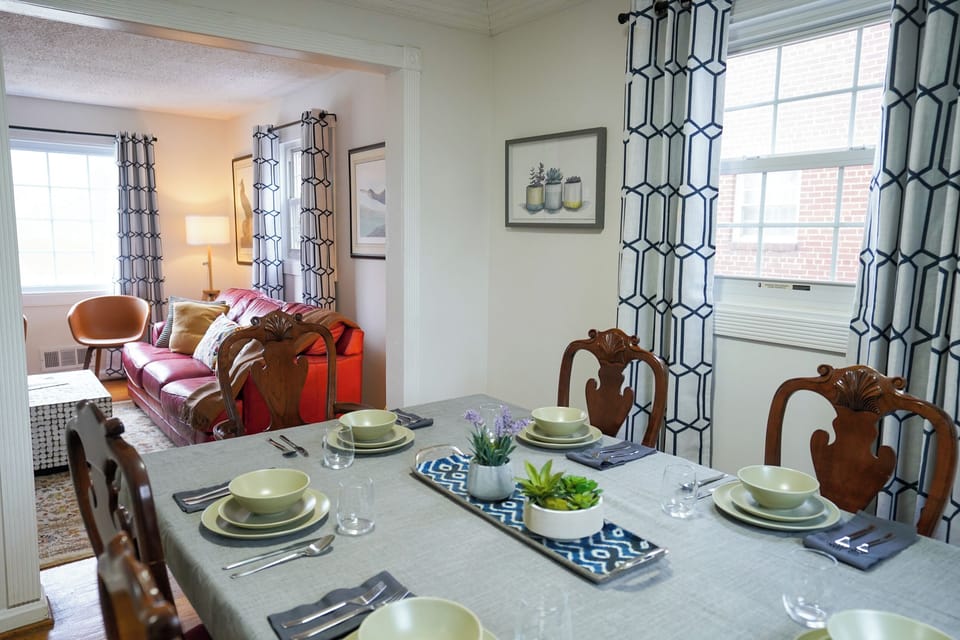 House 1: Dining room