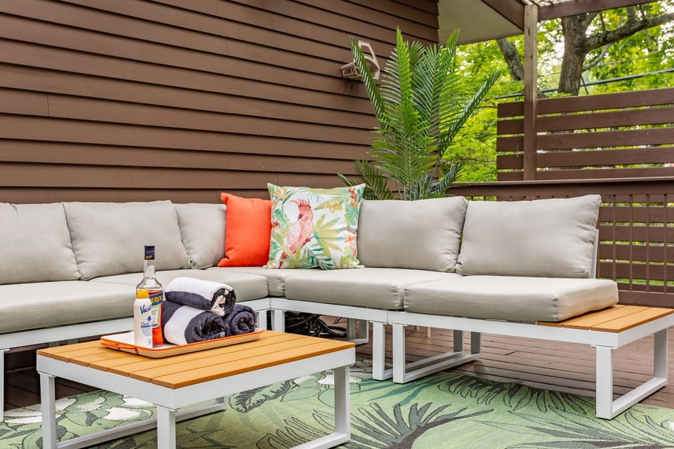 It’s giving Palm Springs energy in the Midwest.