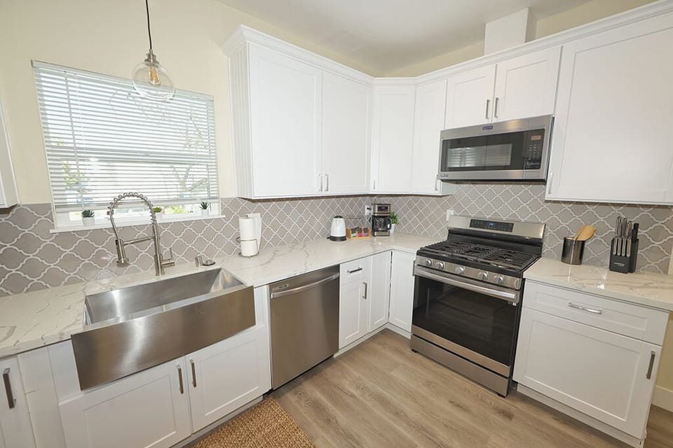Large kitchen, fully equipped with pots/pans and many other amenities.