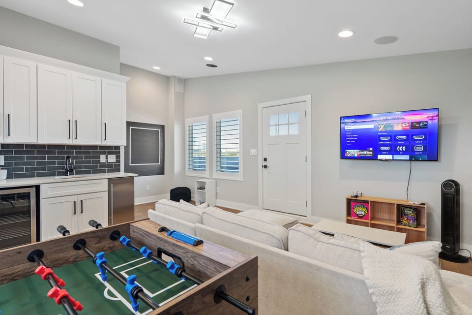 Entertainment Loft, Smart TV, Foosball, Bluetooth Sound system, Bar area!
