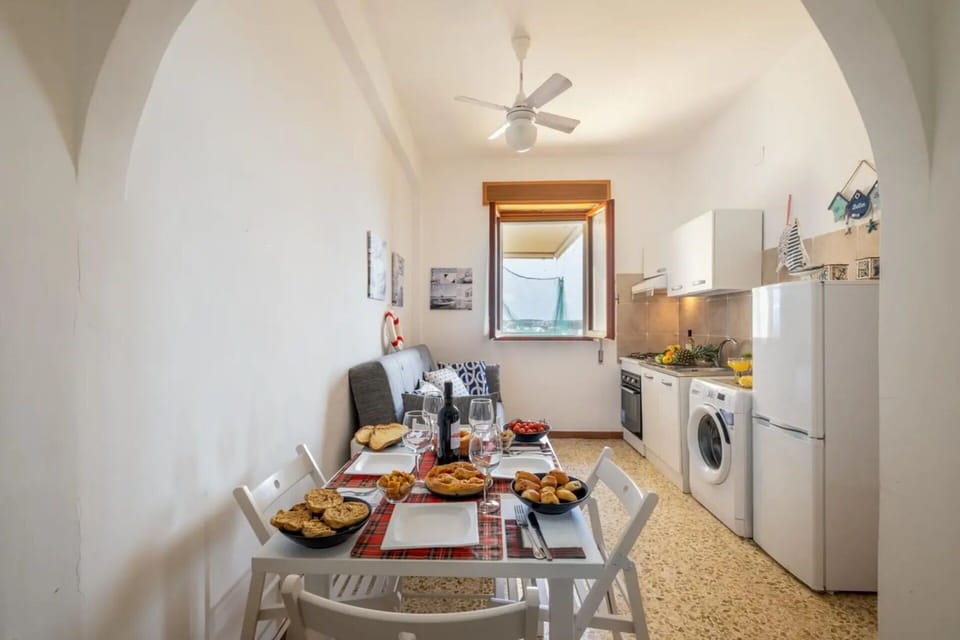 Autumn, Kitchen, Living Room, Spring, Summer
