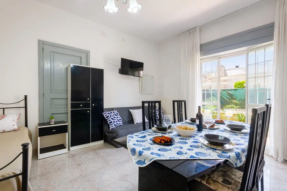 Autumn, Kitchen, Living Room, Spring, Summer