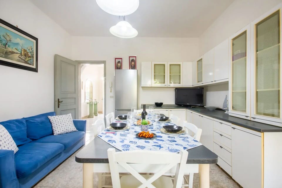 Autumn, Kitchen, Living Room, Spring, Summer