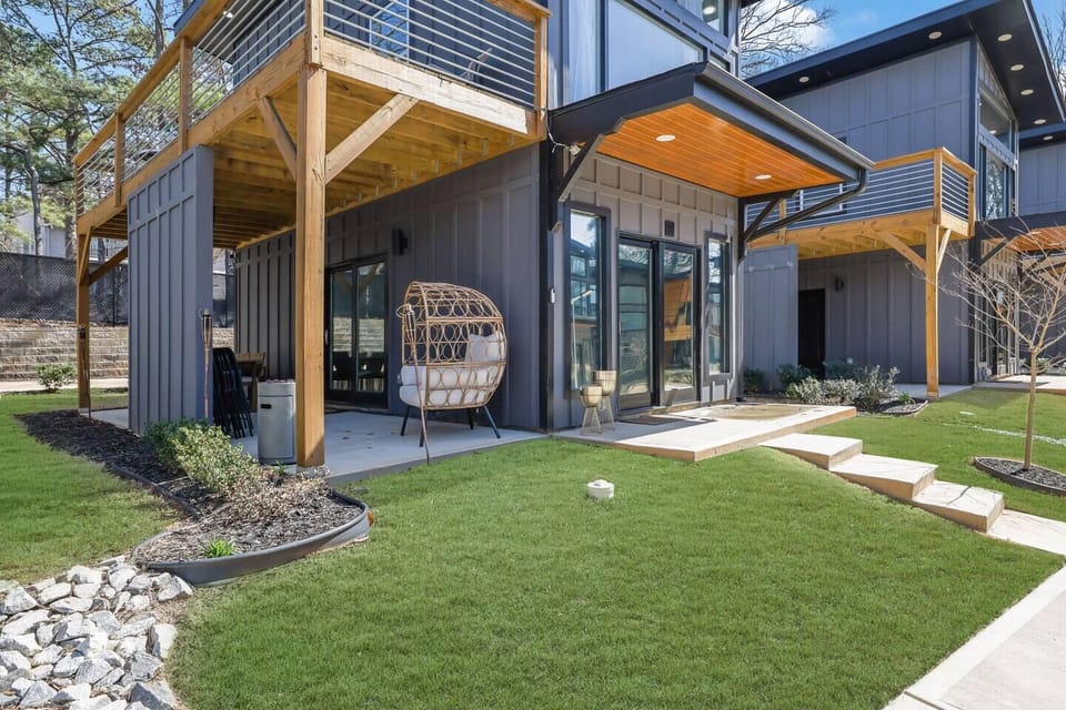 A business-friendly stay in a prime location!