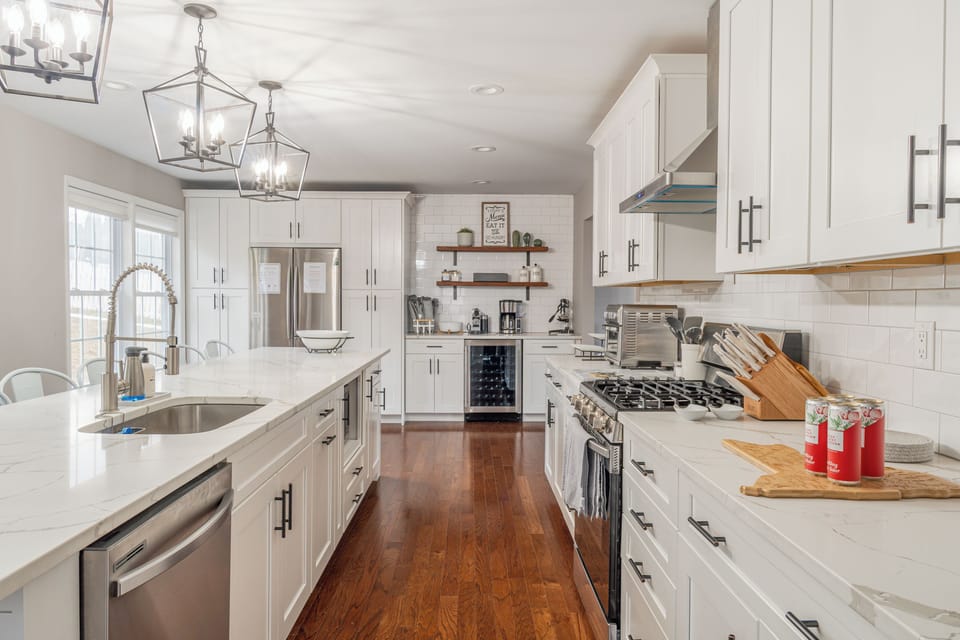 Enjoy the expansive chef's kitchen.