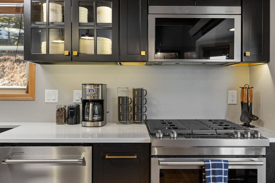 Whether you prefer a bold brew to kick-start your day or a soothing decaf to wind down, you’ll find everything you need to make your perfect cup.