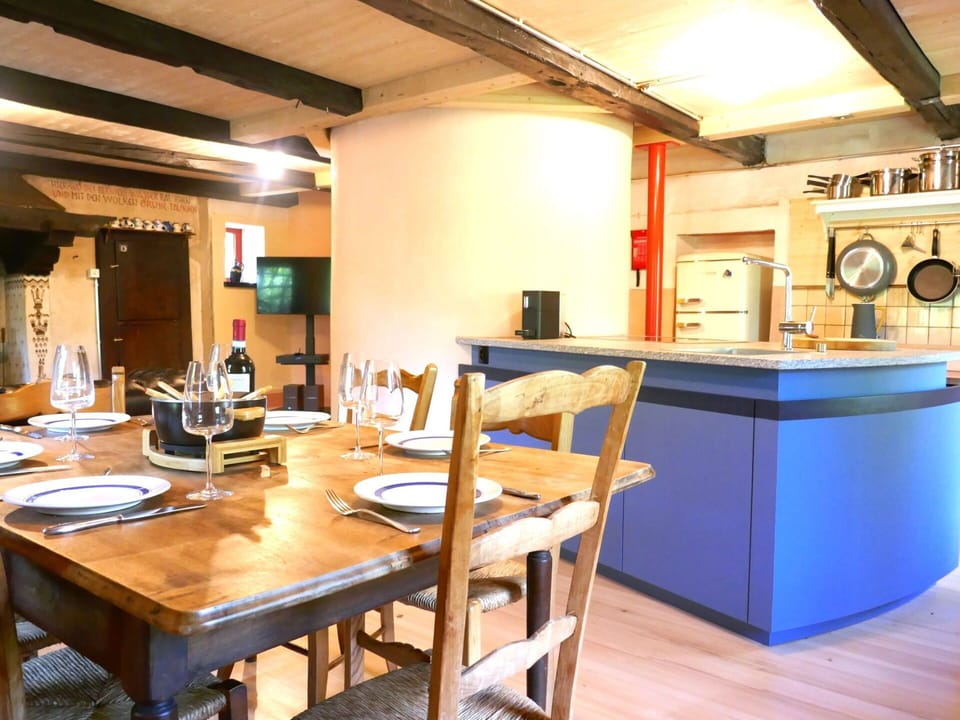 Furniture, Interior Design, Flooring, Wood, Ceiling, Floor, Table, Lighting, Kitchen & Dining Room Table, Chair