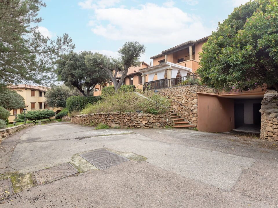Building, Wall, Residential Area, Vegetation, House, Home, Architecture, Neighbourhood, Shrub