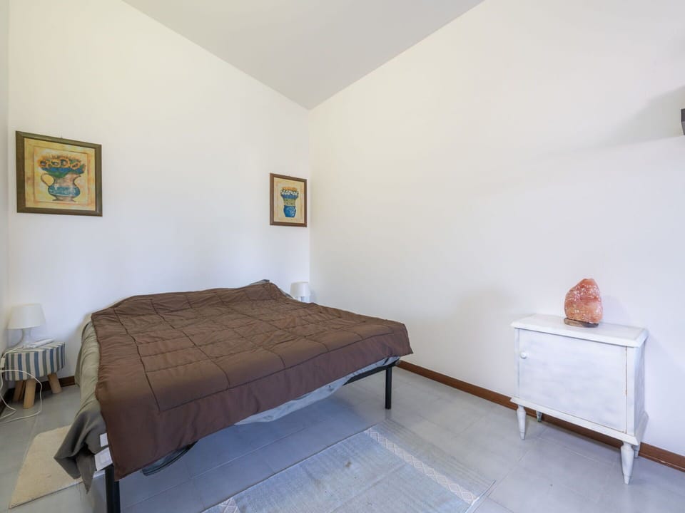 Flooring, Floor, Bed, Furniture, Interior Design, Bedroom, Wood, Ceiling, Bed Sheet, Room