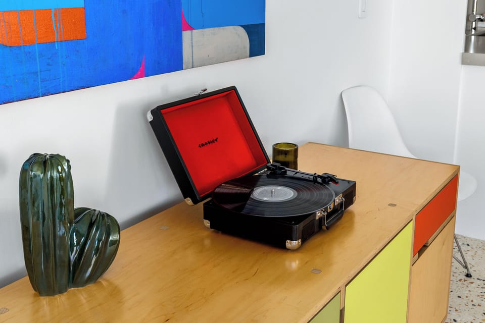 Bring your records and listen to some jams