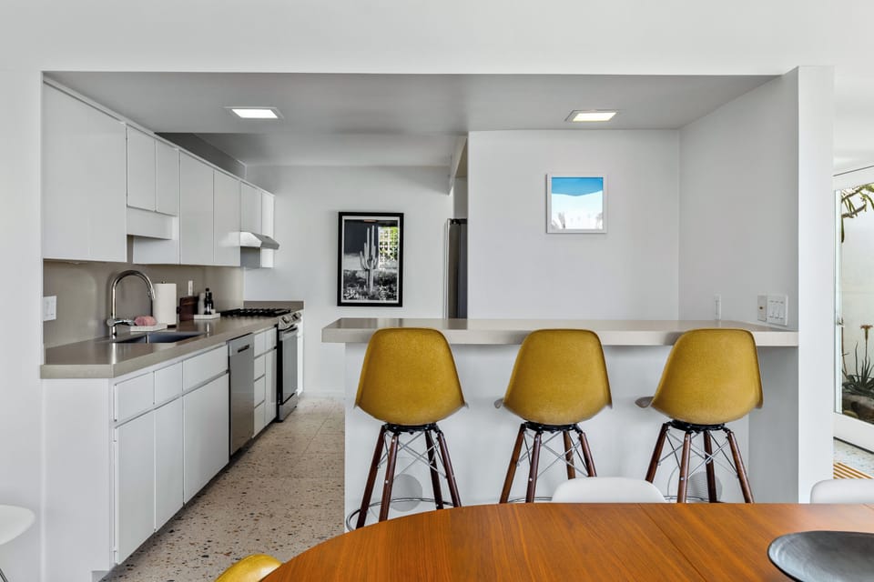 Kitchen island for breakfasts or snacks