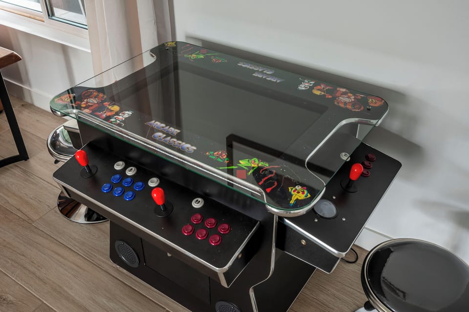 Classic arcade games with 100+ games!