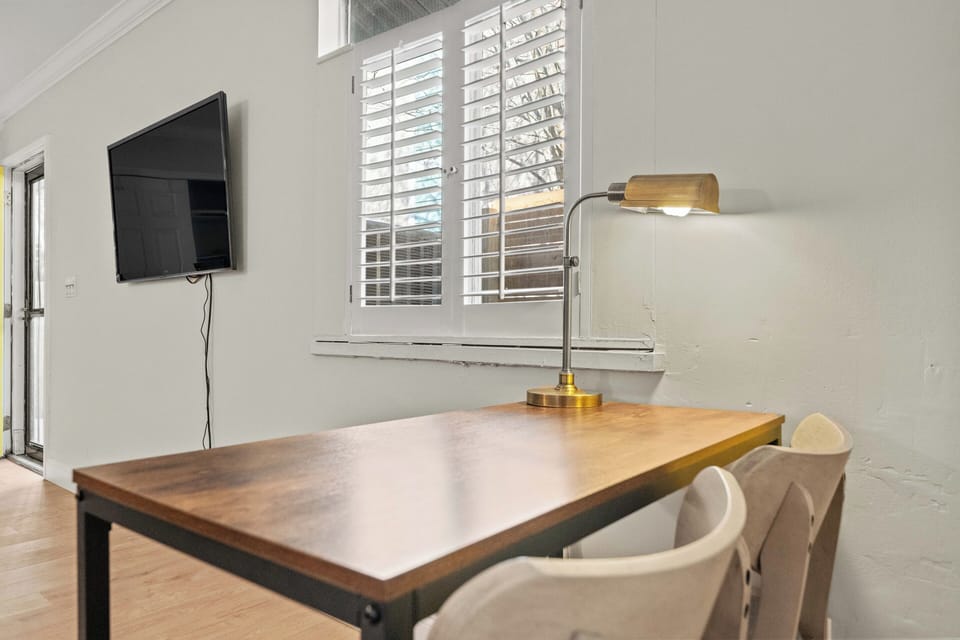 Work or dining area, unit A