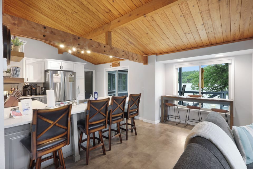 Gather around the kitchen island or sip your morning coffee at the breakfast bar while soaking in stunning lake views through the open windows—this open-concept living space makes relaxing feel effortless.