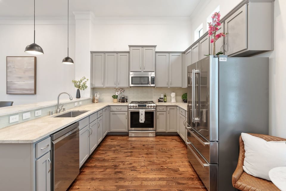 From quick bites to formal dinners, we have the space.