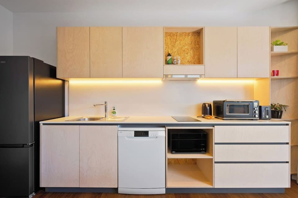 Whip up a quick breakfast on the induction cooktop, pop your dishes in the built-in dishwasher, and set out for a day of adventure in Sydney.