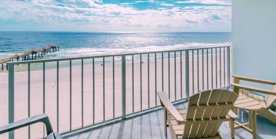 Private balcony with stunning Gulf views!
