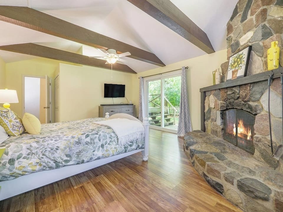 Master Bedroom- Queen Bed. Fireplace not available for use